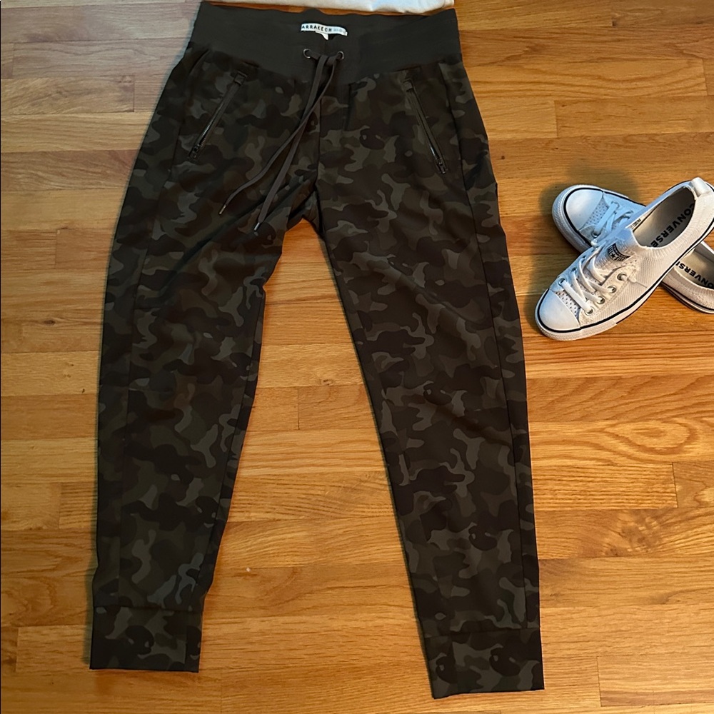 Marrakech stretch camo joggers size 4